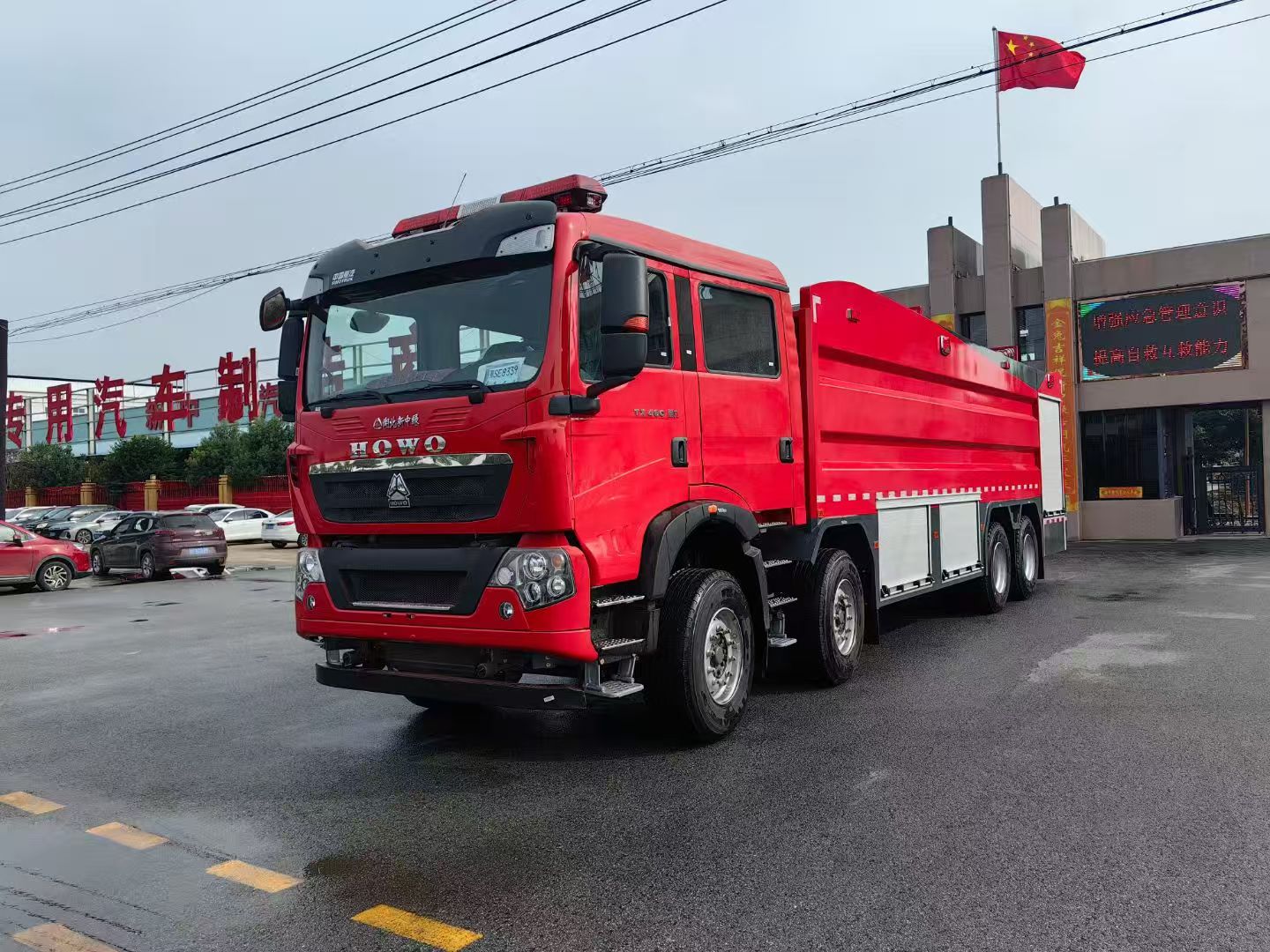 重汽豪沃25吨水罐消防车